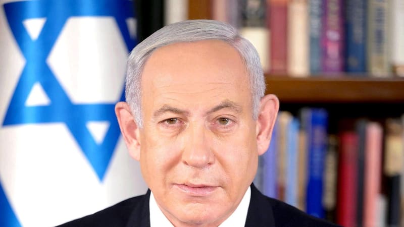 Official portrait of Israeli Prime Minister Benjamin Netanyahu seated before an Israeli flag